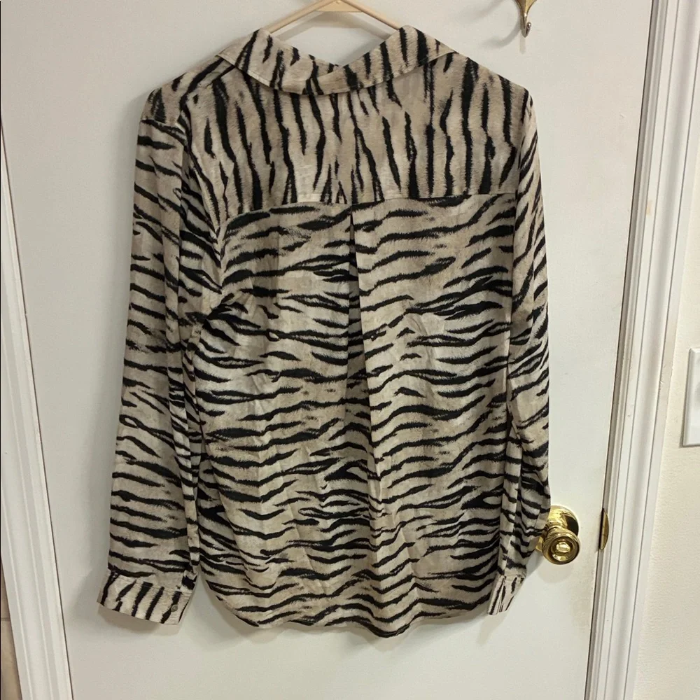 L'AGENCE Black and Cream Zebra Button-Down Shirt Sz SP